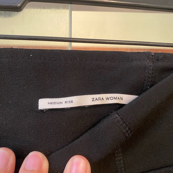 Size: medium- black Zara formal/trouse/midrise - Picture 3 of 3